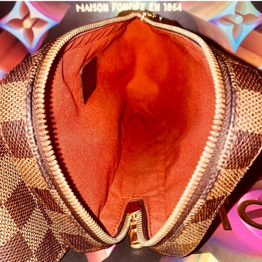 💖💗🔥 SO HOT!!! LOUIS VUITTON GERONIMOS BUM BAG! MINT CONDITION! Merry Xmas! - Picture 7 of 16